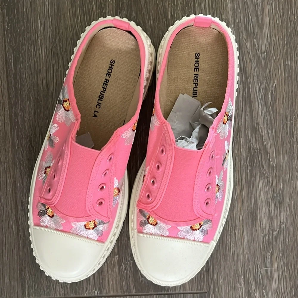 Shoe Republic LA Hot Pink Daisy Embroidered Slip-On Platform Sneakers